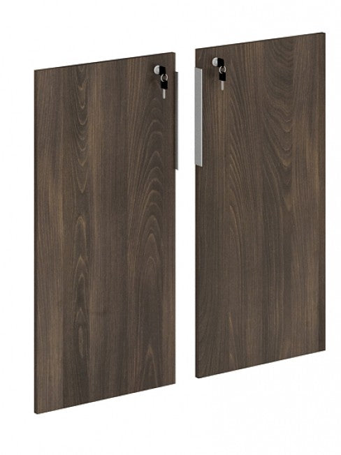 Conjunto de 2 portas altas em MDP adaptável nos armários altos
